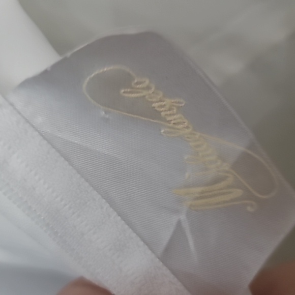 Elegant White Flower Girl/ Communion Dress with Flowing Sleeves Size 6 - Picture 10 of 12